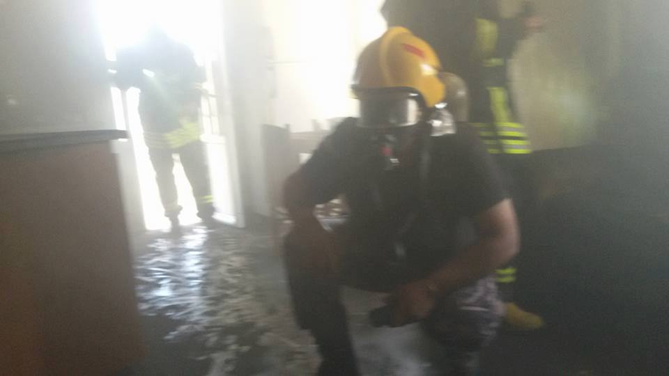 اخماد حريق داخل شقة سكنية برام الله