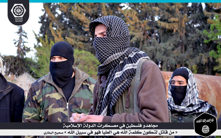 بالصور: فلسطينيون يتدربون في معسكرات داعش فلسطينيون