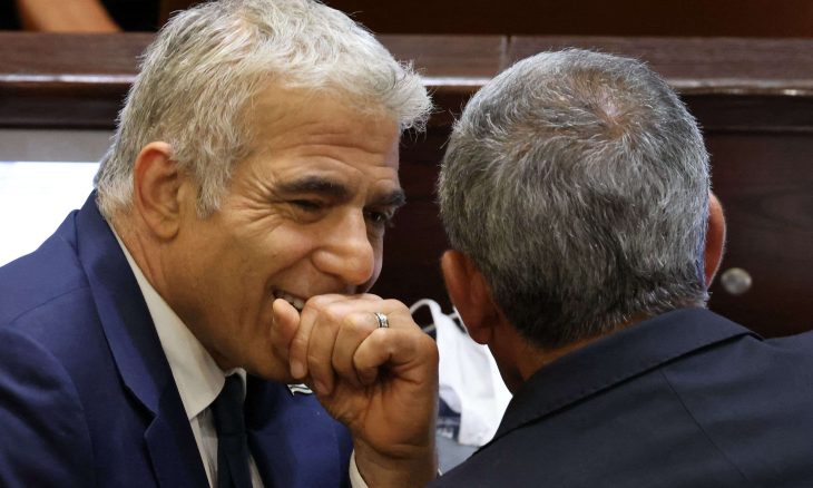 لابيد يدعو نتنياهو لحضور لقاء حول العملية العسكرية ضد غزة