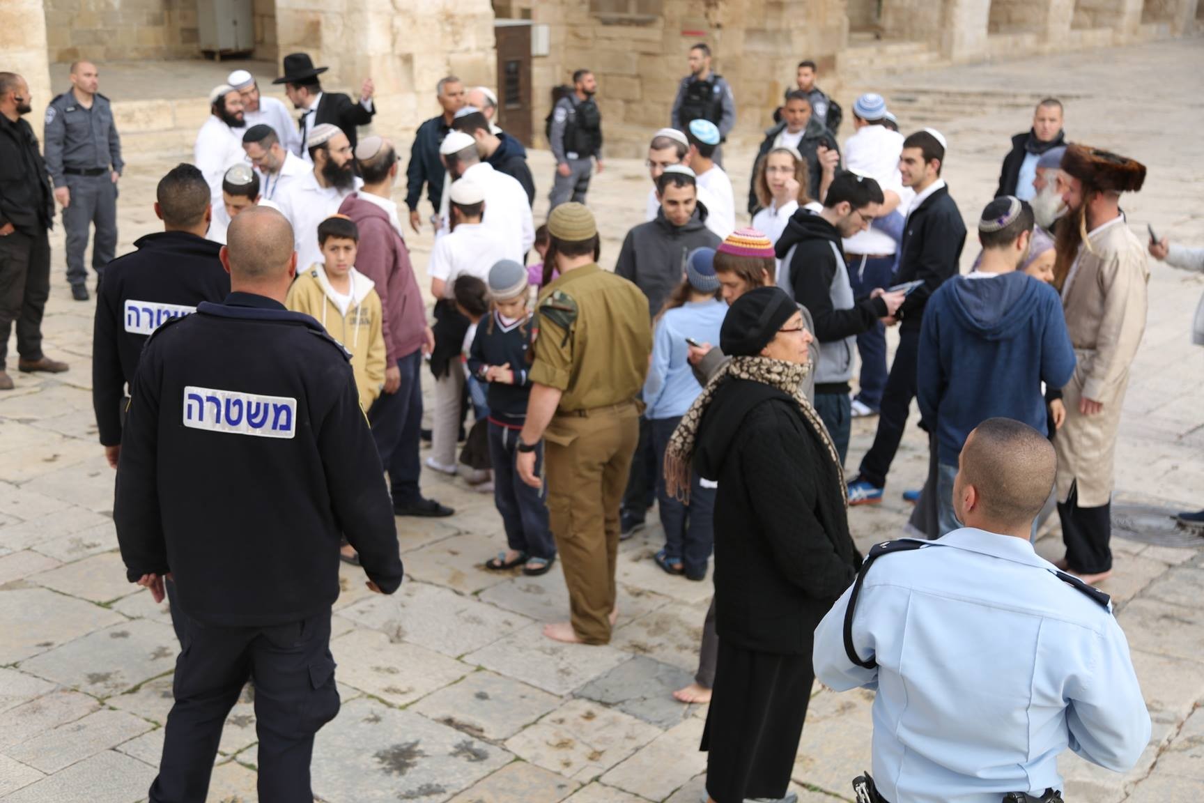 مستوطنون يقتحمون الأقصى تحت حراسة كبيرة ومشددة