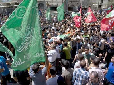 زوجته وابنه محمد الضيف