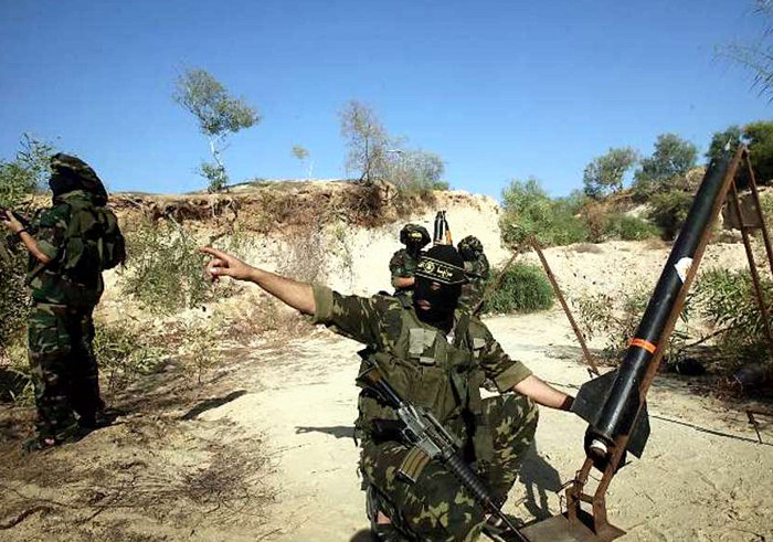 بين غزة والقاهرة مقاومة