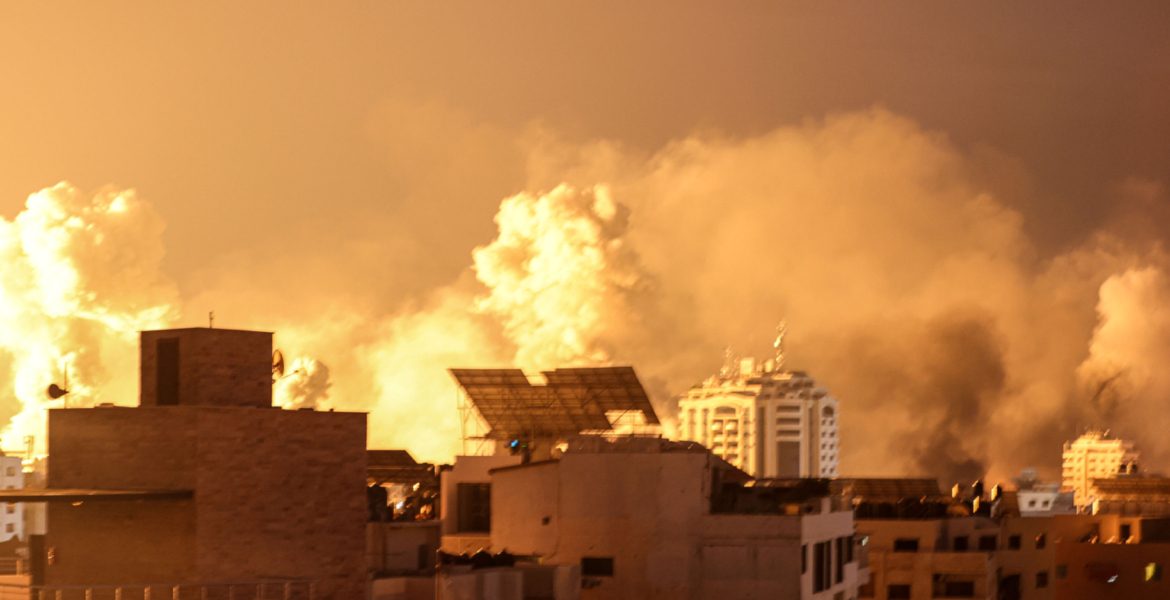 مجزرة إسرائيلية جديدة عشية عيد الفطر في غزة.. عشرات الشهداء والجرحى في قصف استهدف منزلاً وسط القطاع