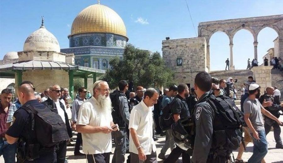 عشرات المستوطنين يقتحمون الأقصى ودعوات لمواصلة الاعتكاف والرباط