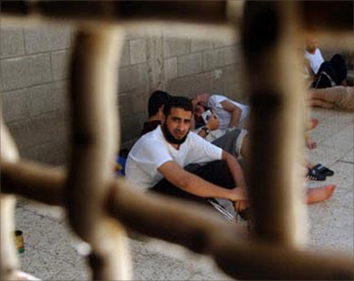 محكمة الاحتلال بالقدس تمدد توقيف محامي هيئة الأسرى العلمي ثلاثة أيام