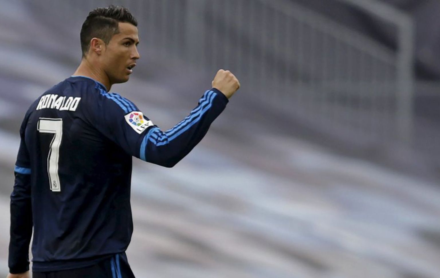 الصحف الأوروبية تنتقد تصريحات رونالدو ضد منتخب أيسلندا الصحف الأوروبية تنتقد تصريحات رونالدو ضد منتخب أيسلندا