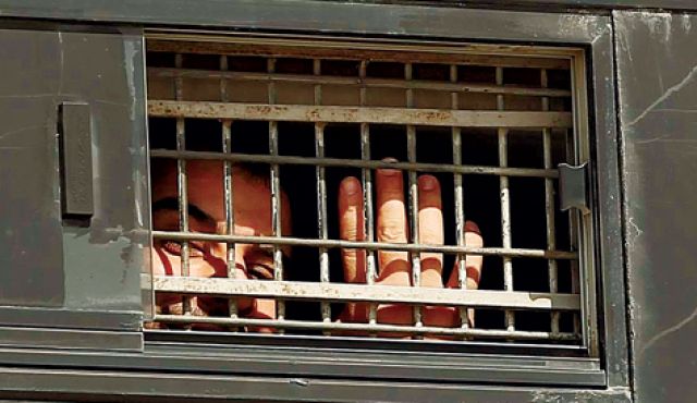 اقتحام قسم 13 بنفحة ونقل أسرى إلى زنازين ريمون اقتحام قسم 13 بنفحة ونقل أسرى إلى زنازين ريمون