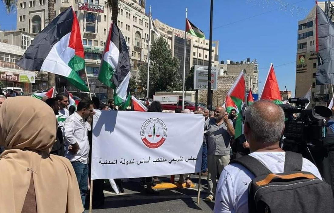نقابة المحامين تعلّق العمل أمام المحاكم واعتصام مركزي بجنين