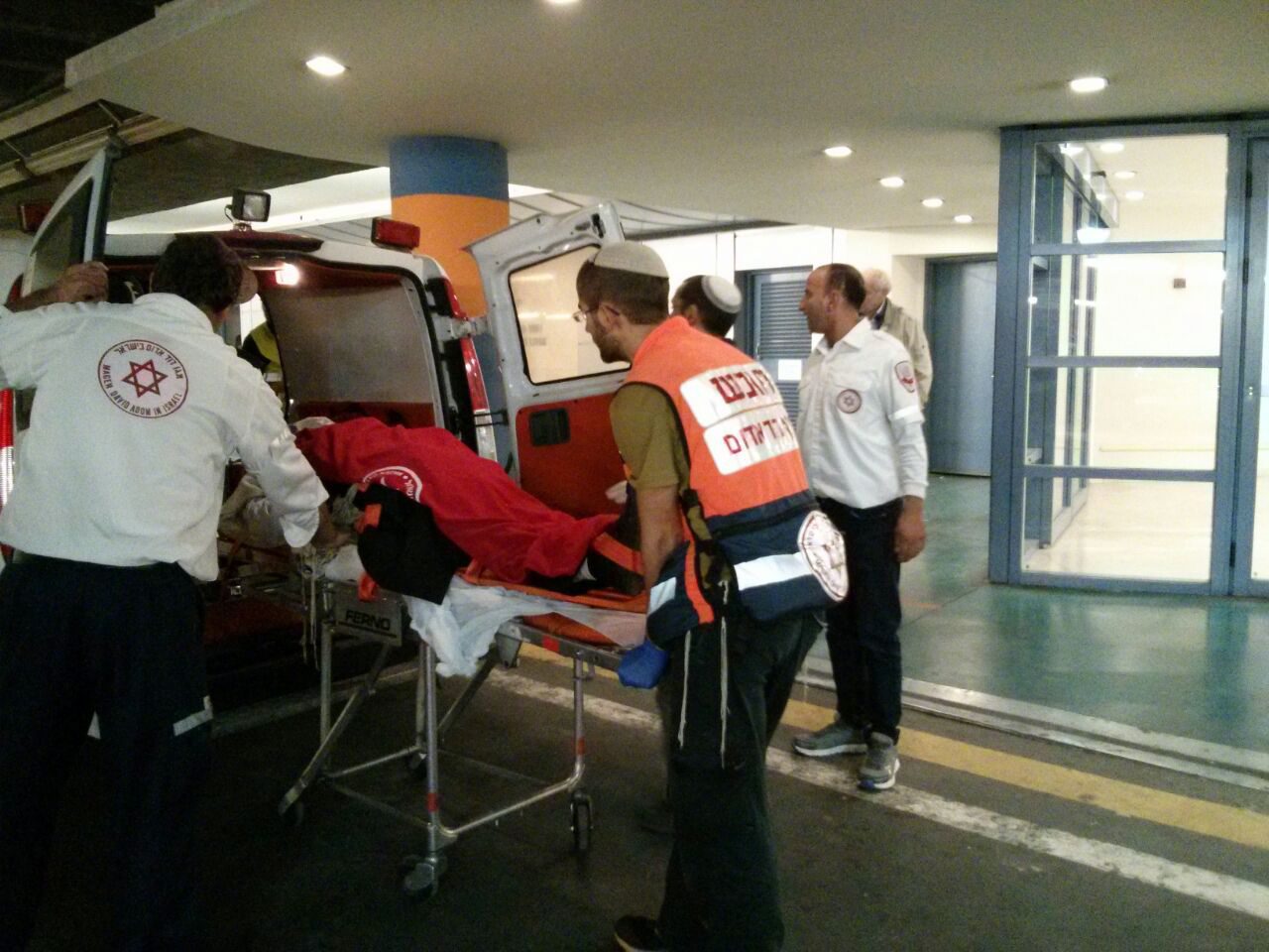 إصابة مستوطن بجروح بعد طعنه بالقدس إصابة مستوطن بجروح بعد طعنه بالقدس