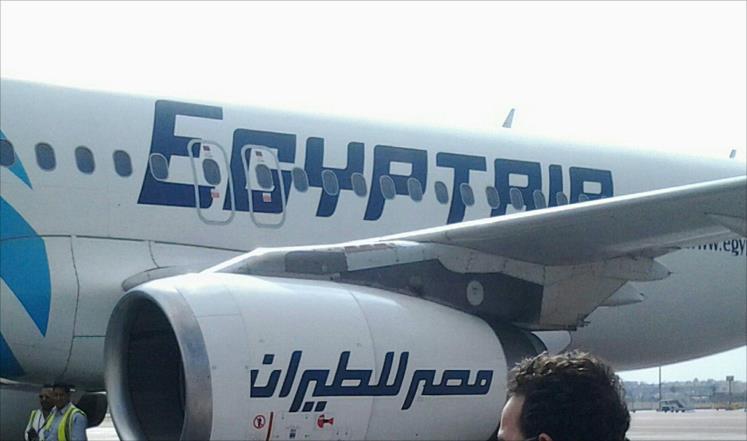 التقاط أول إشارة من أحد الصندوقين الأسودين للطائرة المصرية التقاط أول إشارة من أحد الصندوقين الأسودين للطائرة المصرية