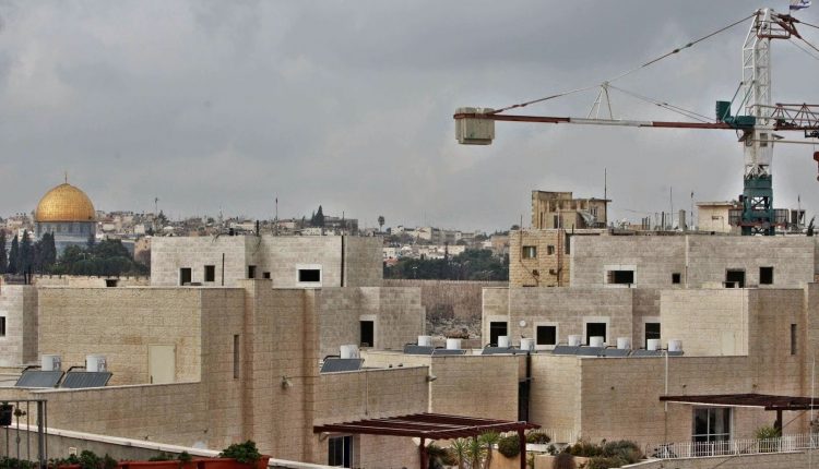 عطاءات لبناء ألف وحدة استيطانية بالقدس