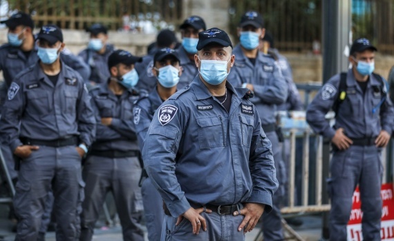 مفتش الشرطة الإسرائيلية يحذر من انهيارها