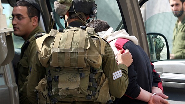 الاحتلال يعتقل ثلاثة شبان من قلقيلية اعتقال