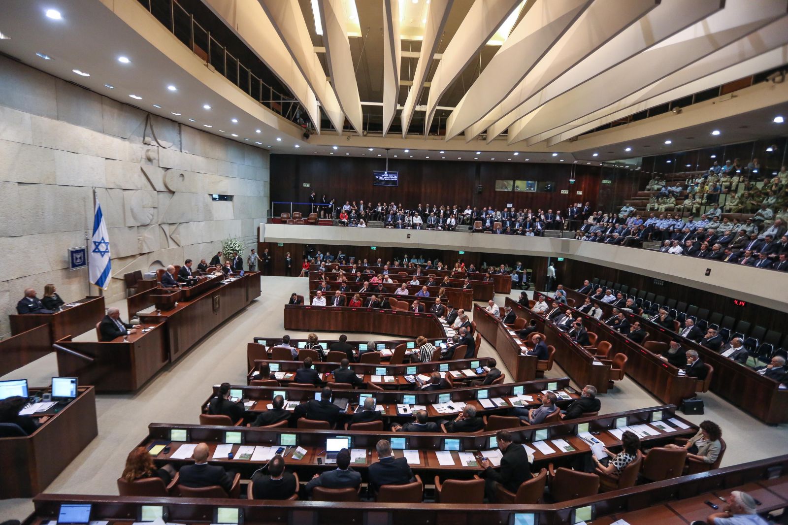فيديو: طرد وزير إسرائيلي من قاعة الكنيست