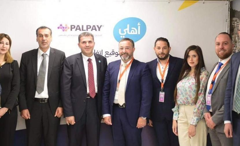 الأهلي يوقع اتفاقية لتقديم خدمات التسديد الإلكتروني مع شركة PalPay