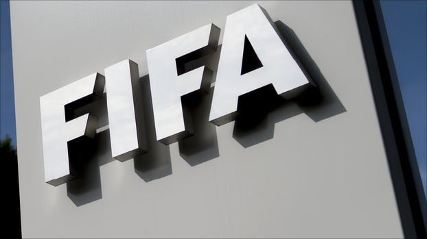 فيغو ينفي عزمه الانسحاب من سباق رئاسة الفيفا فيغو ينفي عزمه الانسحاب من سباق رئاسة الفيفا