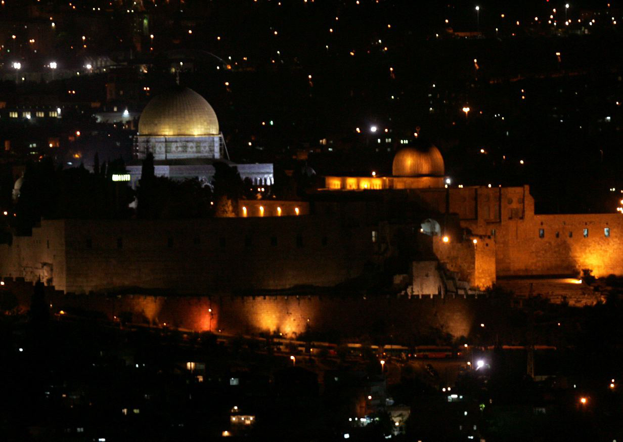 إصابة إسرائيلي بعد طعنه بالقدس إصابة إسرائيلي بعد طعنه بالقدس