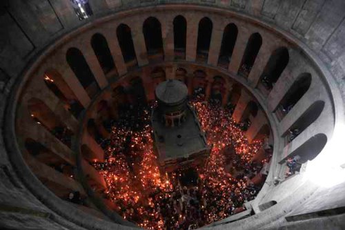 الطوائف المسيحية الشرقية تحتفل اليوم 'بسبت النور' اخبار فلسطين