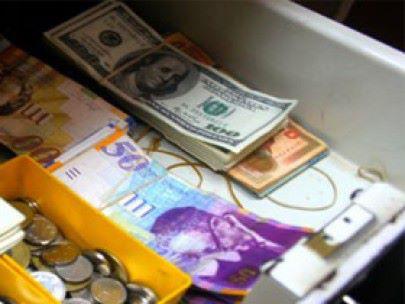 أسعار صرف العملات مقابل الشيقل الدولار يتراجع