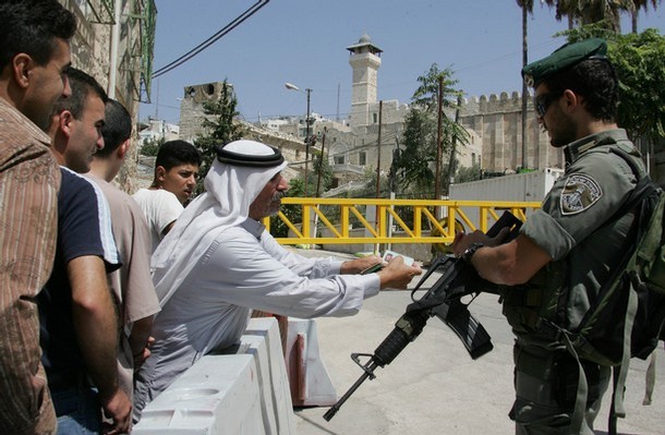 الاحتلال يمنع رفع الآذان بالحرم الإبراهيمي 61 وقتا الشهر الماضي الاحتلال