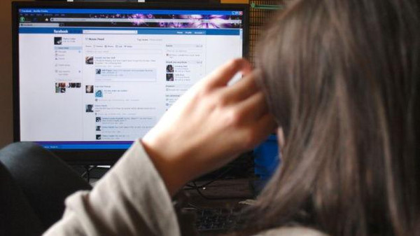 5 معلومات احذر كتابتها على "فيسبوك" فيسبوك