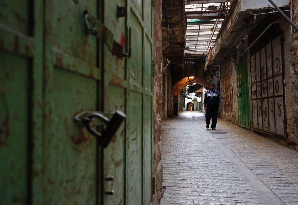 الإضراب الشامل يعم فلسطين دعمًا للقدس وغزة