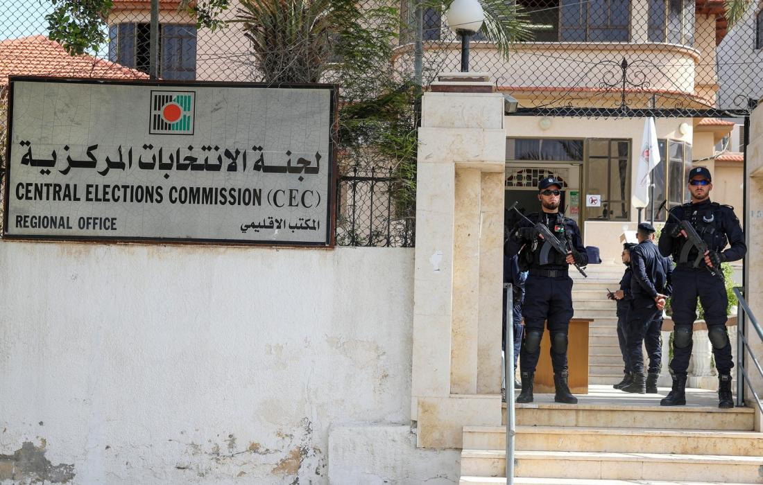 لجنة الانتخابات تتسلم قرار مجلس الوزراء بخصوص المرحلة الثانية من الانتخابات المحلية