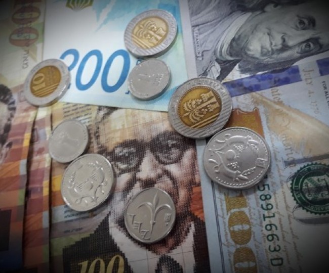 أسعار صرف العملات مقابل الشيكل اليوم الاثنين- انخفاض طفيف