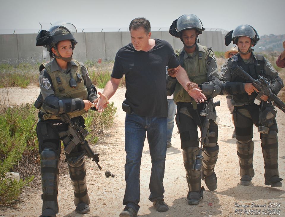 اعتقال كندي وإصابة العشرات في بلعين اعتقال