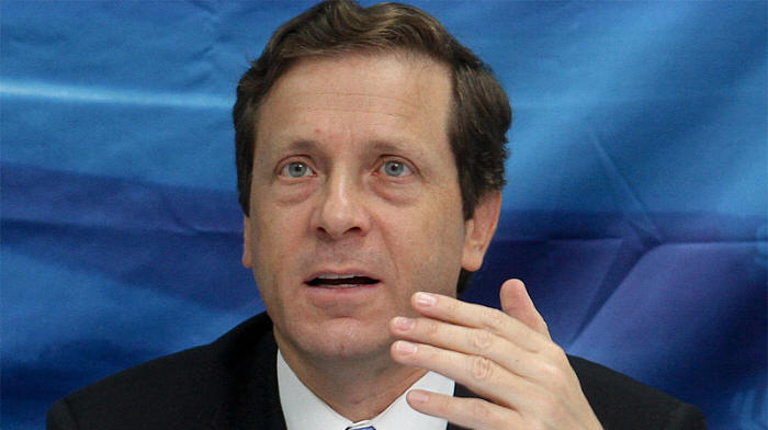 هرتسوغ: استقالة بيرتس بداية مُبشِّرة لانهيار حكومة نتنياهو هرتسوغ