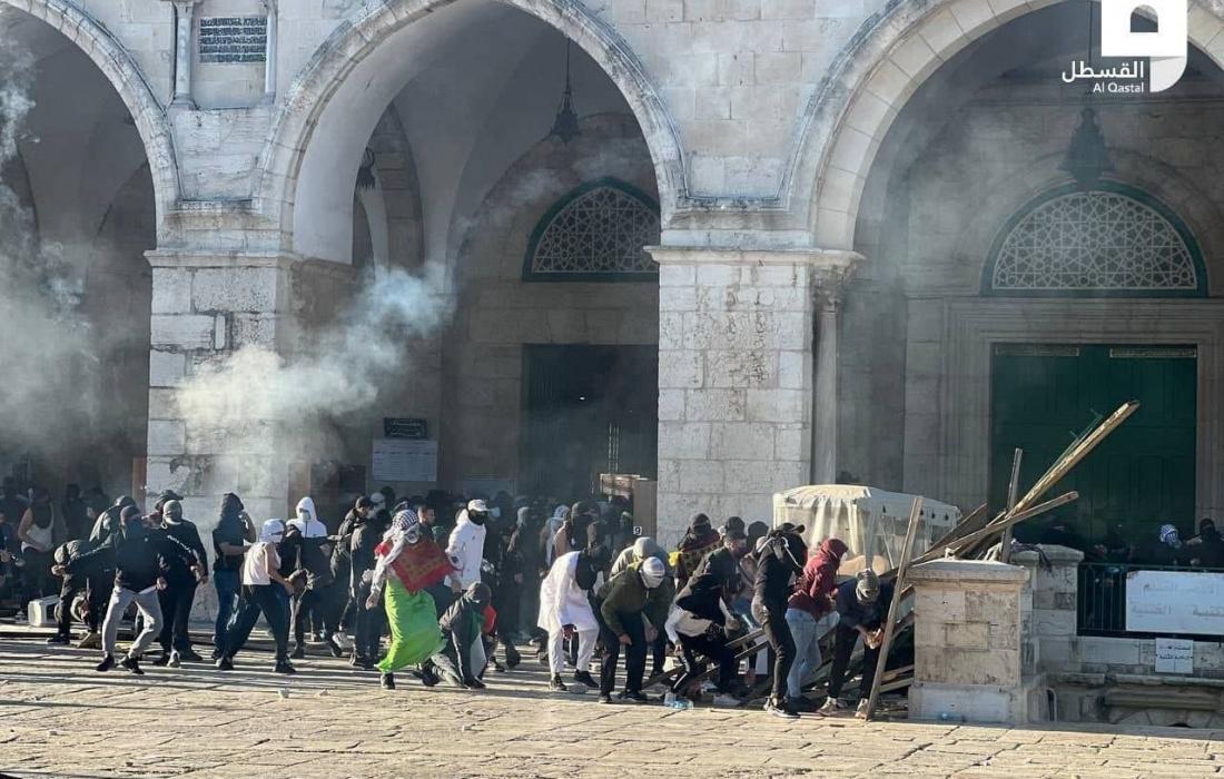152 إصابة.. خلال اقتحام الاحتلال باحات المسجد الاقصى والاعتداء على المصلين