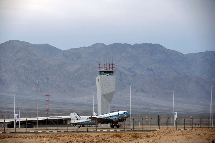 اسرائيل تقرر زيادة حصة التصاريح والسماح للغزيين بالسفر عبر مطار رامون