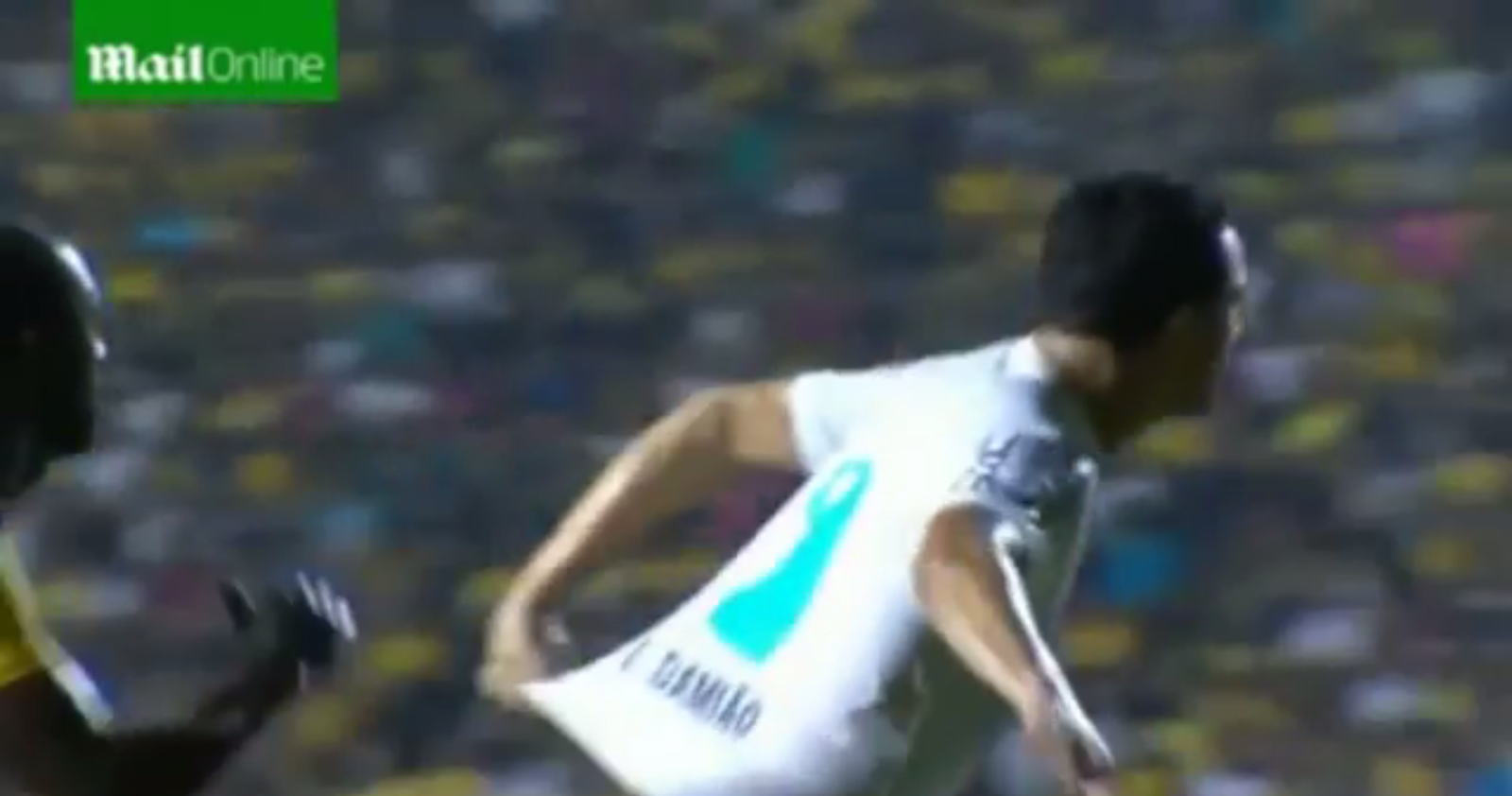 كيف حاول لاعب برازيلي خداع حكم المباراة؟ برازيلي