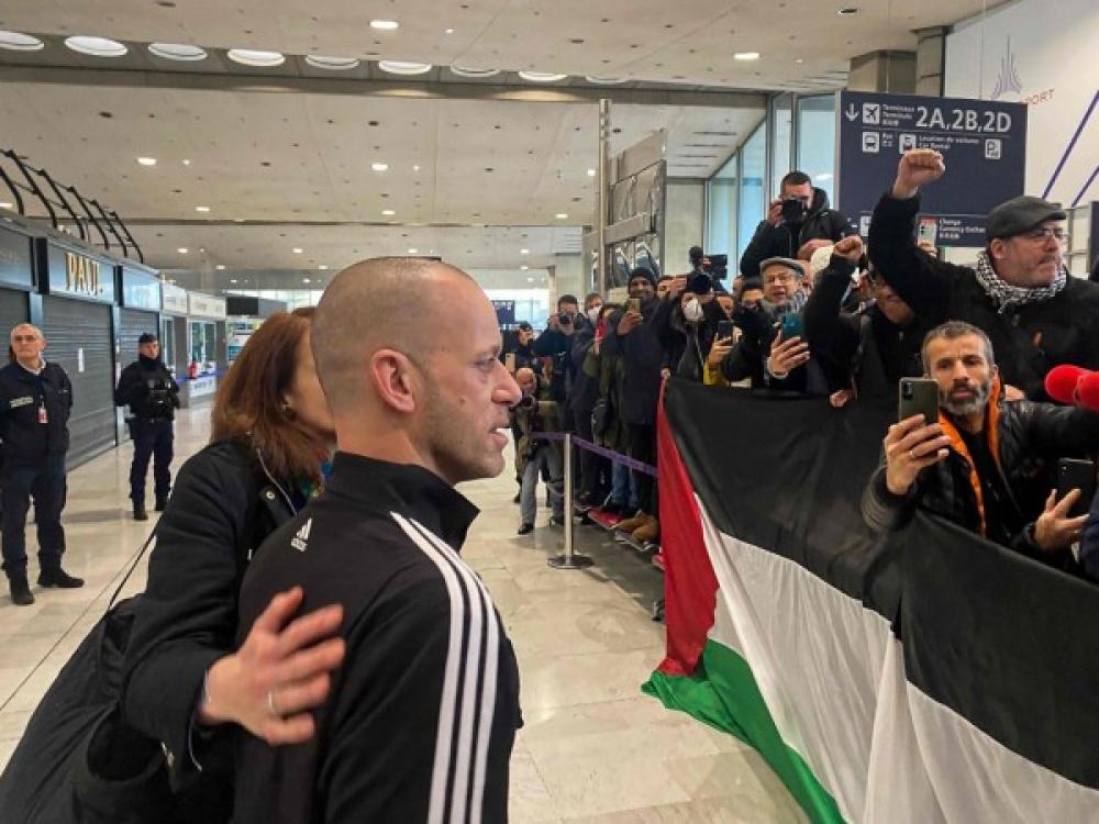 وصول المبعد الحموري إلى باريس
