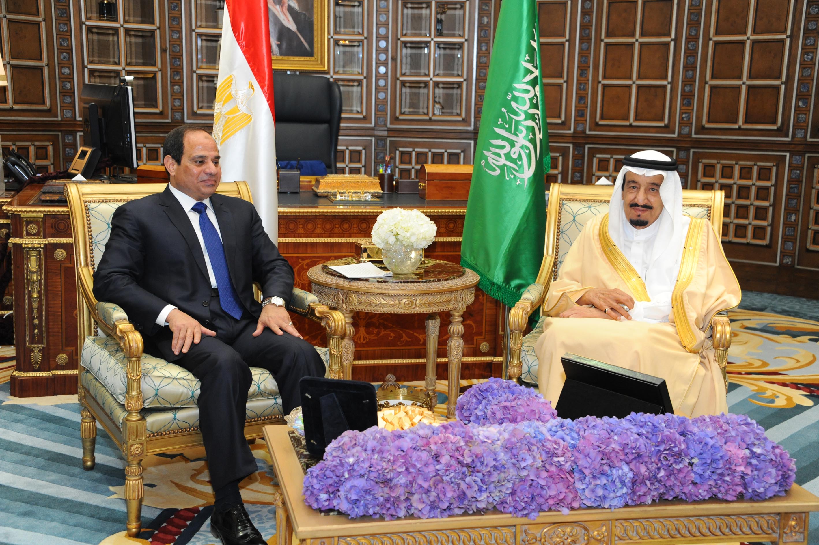 السعودية ستمول احتياجات مصر النفطية لـ 5 سنوات بـ20 مليار$ السعودية ستمول احتياجات مصر النفطية لـ 5 سنوات بـ20 مليار$