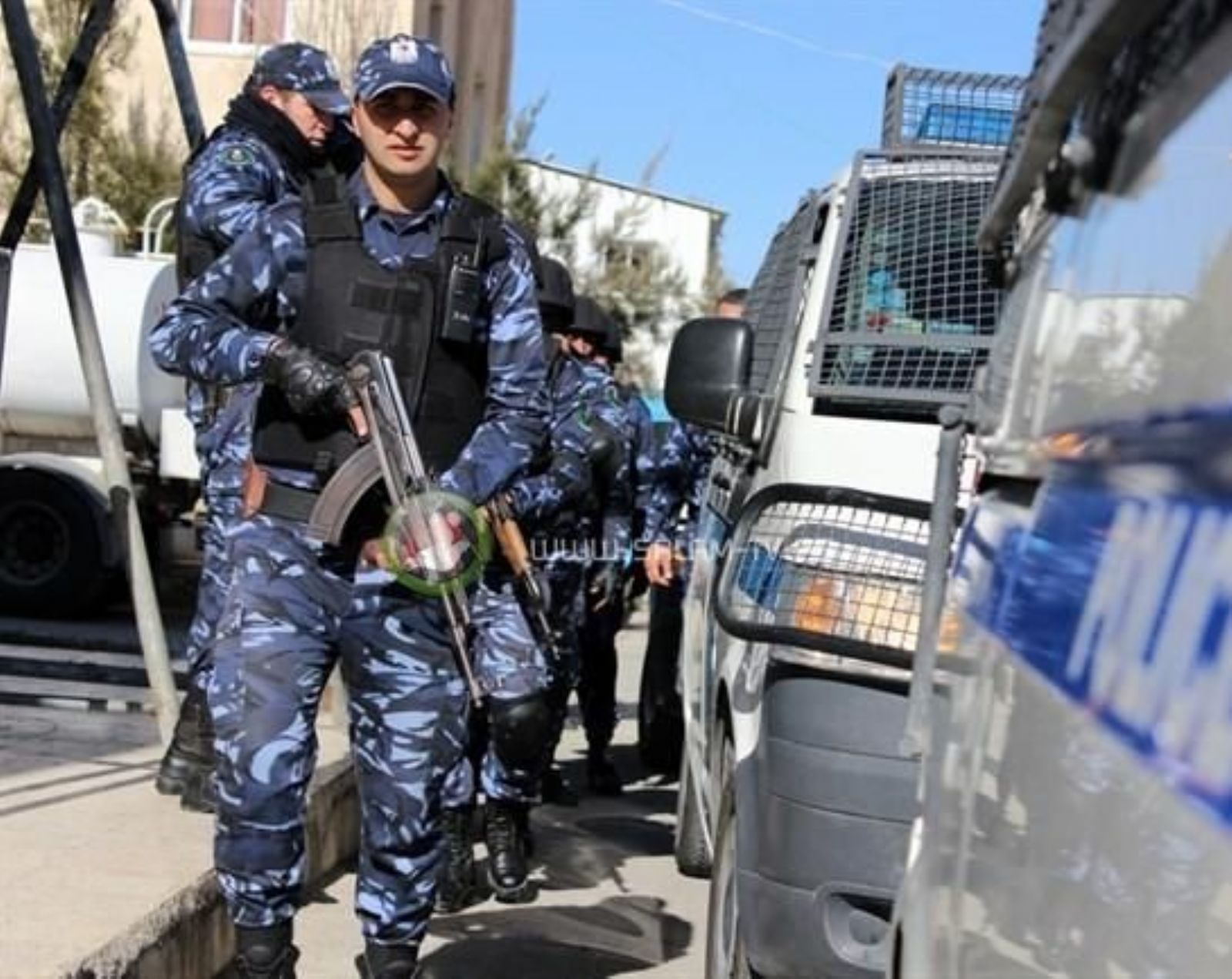 شرطة رام الله تقبض على لصين سرقا 25 منزلاً في رام الله