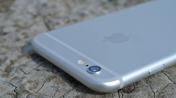 ماذا تخبئ "آبل" لعشاق هواتف "آيفون" ايفون