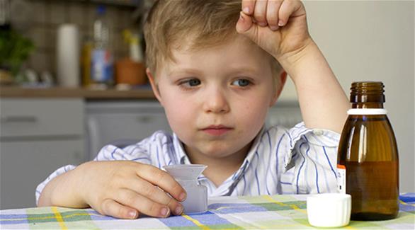 الملعقة غير مناسبة لتحديد جرعة دواء الطفل وعواقبها وخيمة! الطفل المرض الأطفال