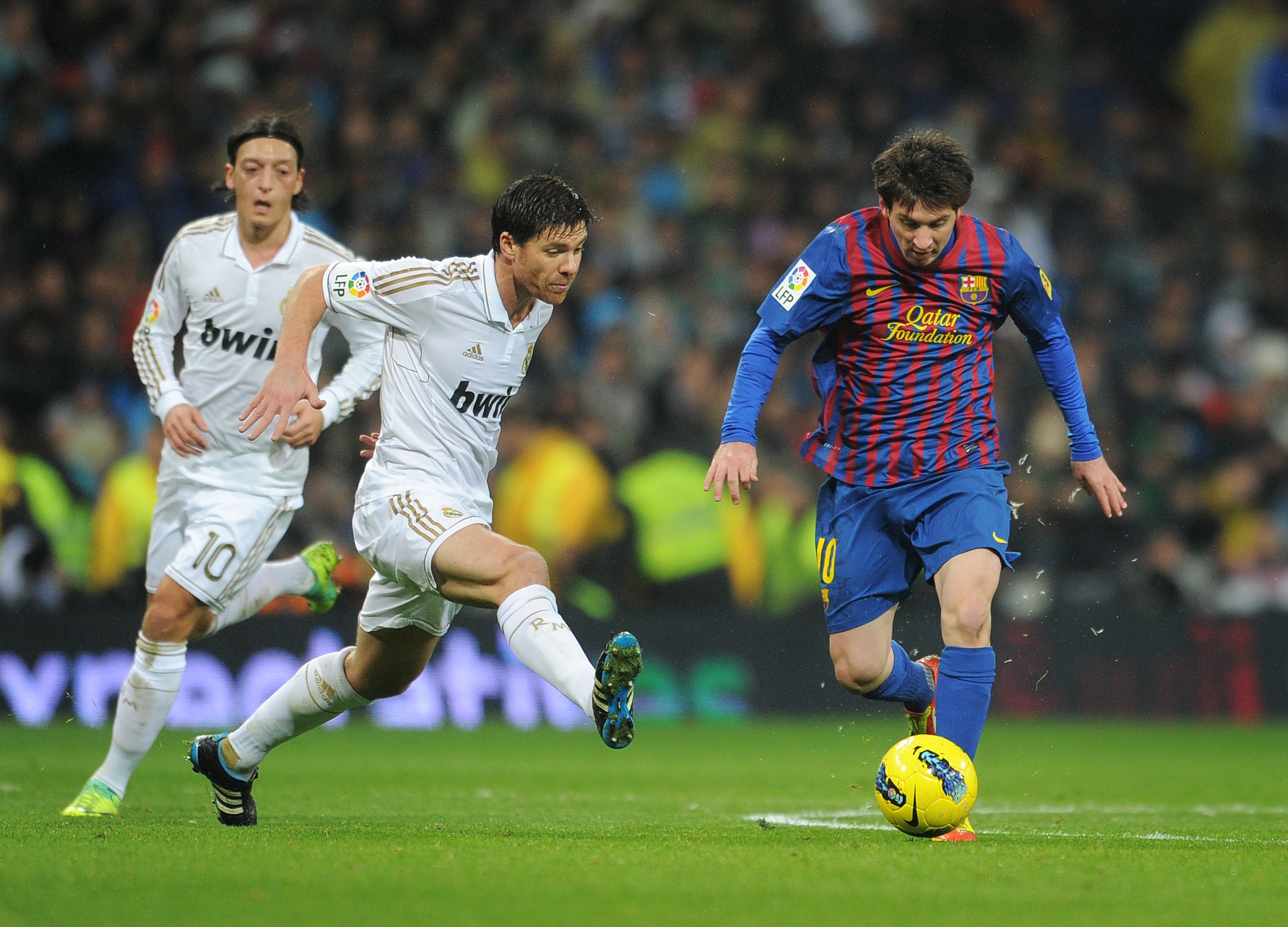 برشلونة يشتكي على لاعبين سابقين في ريال مدريد