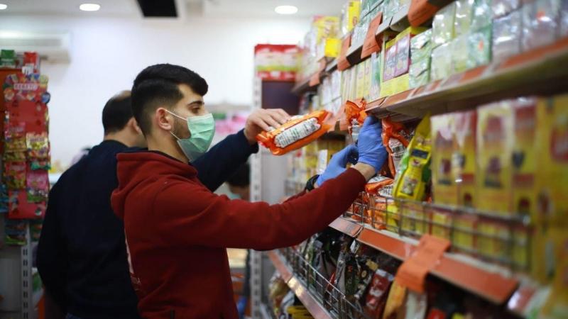 غضب بالضفة رفضًا لرفع نسبة الضرائب على السلع والمواد التموينية