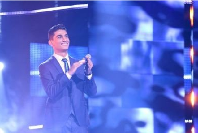 عساف يطرب جمهور آراب آيدول وبالكاد يتمالك دموعه محمد عساف