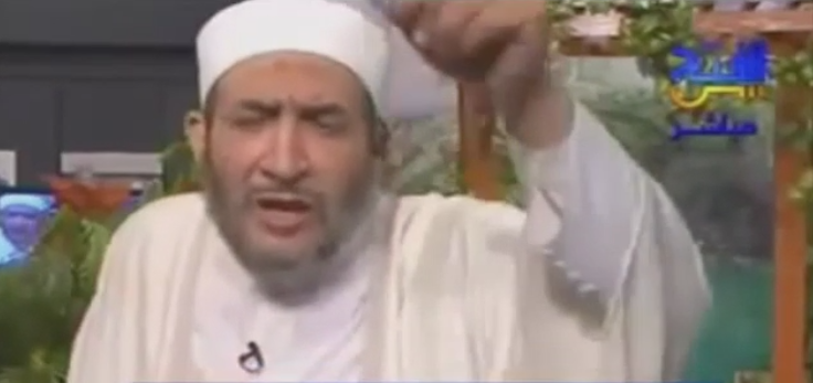 فيديو: أستاذ جامعي "يخرج جنياً من امرأة عبر الهاتف" فيديو