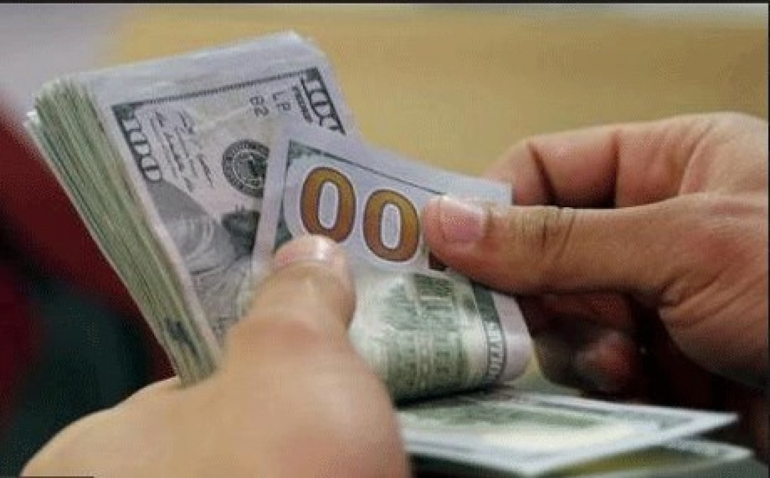 النقود الورقية.. هل تنقل عدوى فيروس كورونا؟