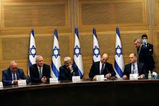 أعضاء كنيست يطالبون غانتس بالتراجع عن قراره بشأن مؤسسات فلسطينية