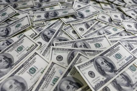 الدولار يلتقط أنفاسه أمام الين واليورو مستقر الدولار