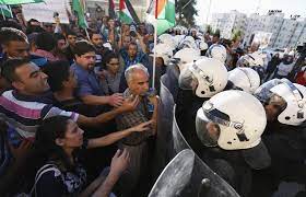 كان: مسؤولو السلطة طلبوا من إسرائيل وسائل لتفريق المتظاهرين