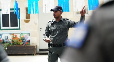 تلّ أبيب: مستوطن يدهس فلسطينيتين من أراضي الـ48