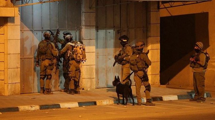 الاحتلال يشن حملة اعتقالات ومداهمات في الضفة