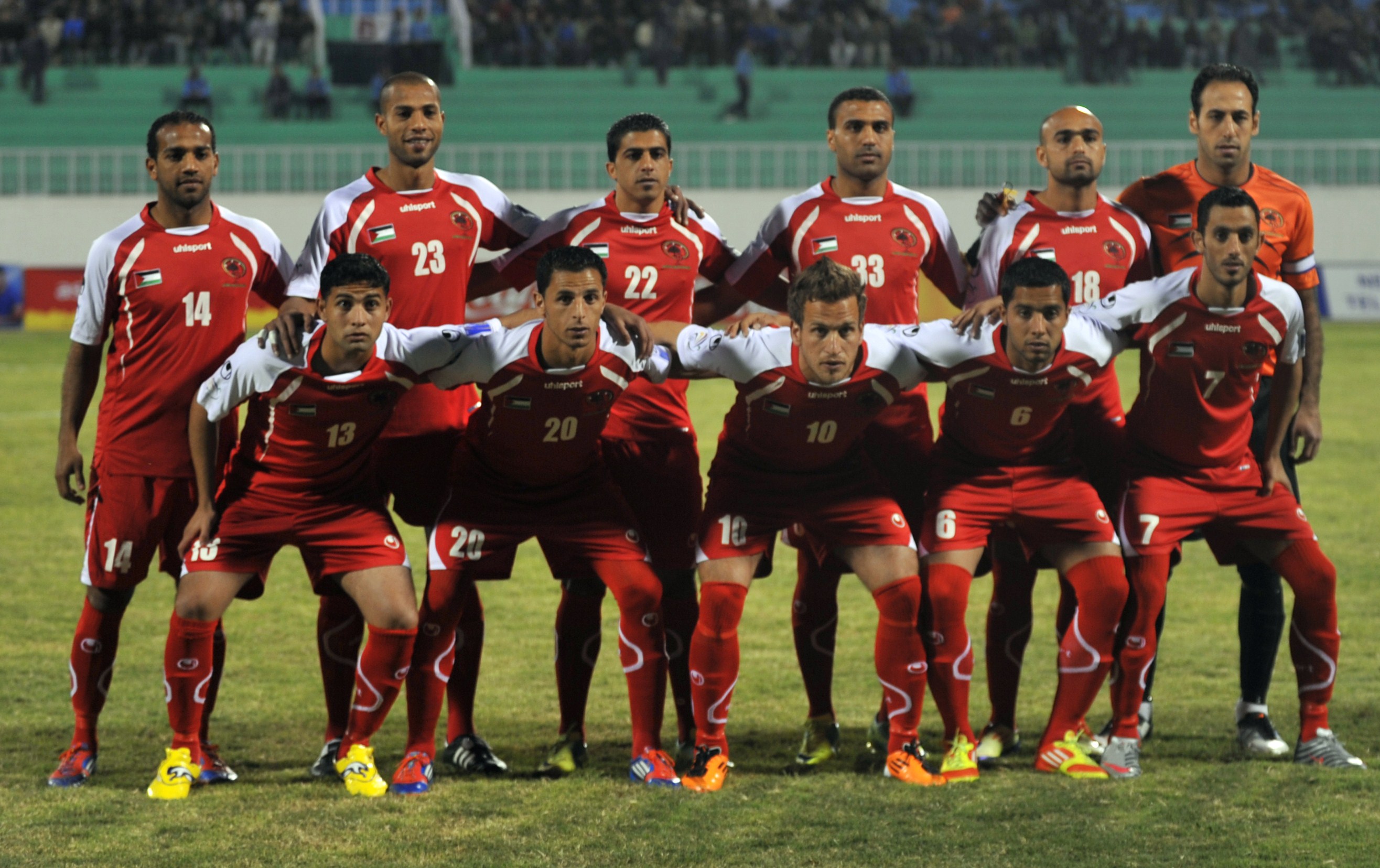 لماذا أوقف المنتخب الوطني 14 لاعبًا؟ المنتخب الفلسطيني