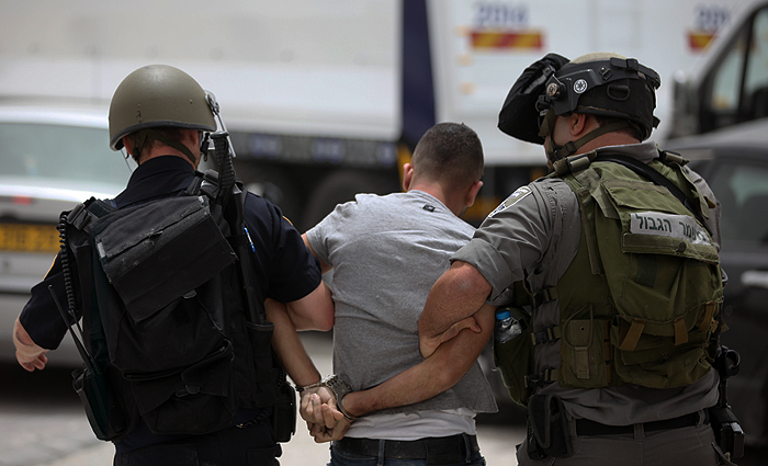 اعتداءات للمستوطنين واعتقالات بالضفة طالت 22 فلسطينيا